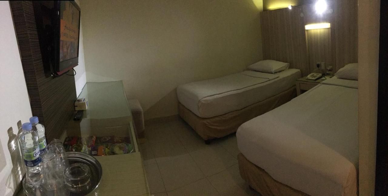 Hotel Wisata Niaga Purwokerto Ngoại thất bức ảnh